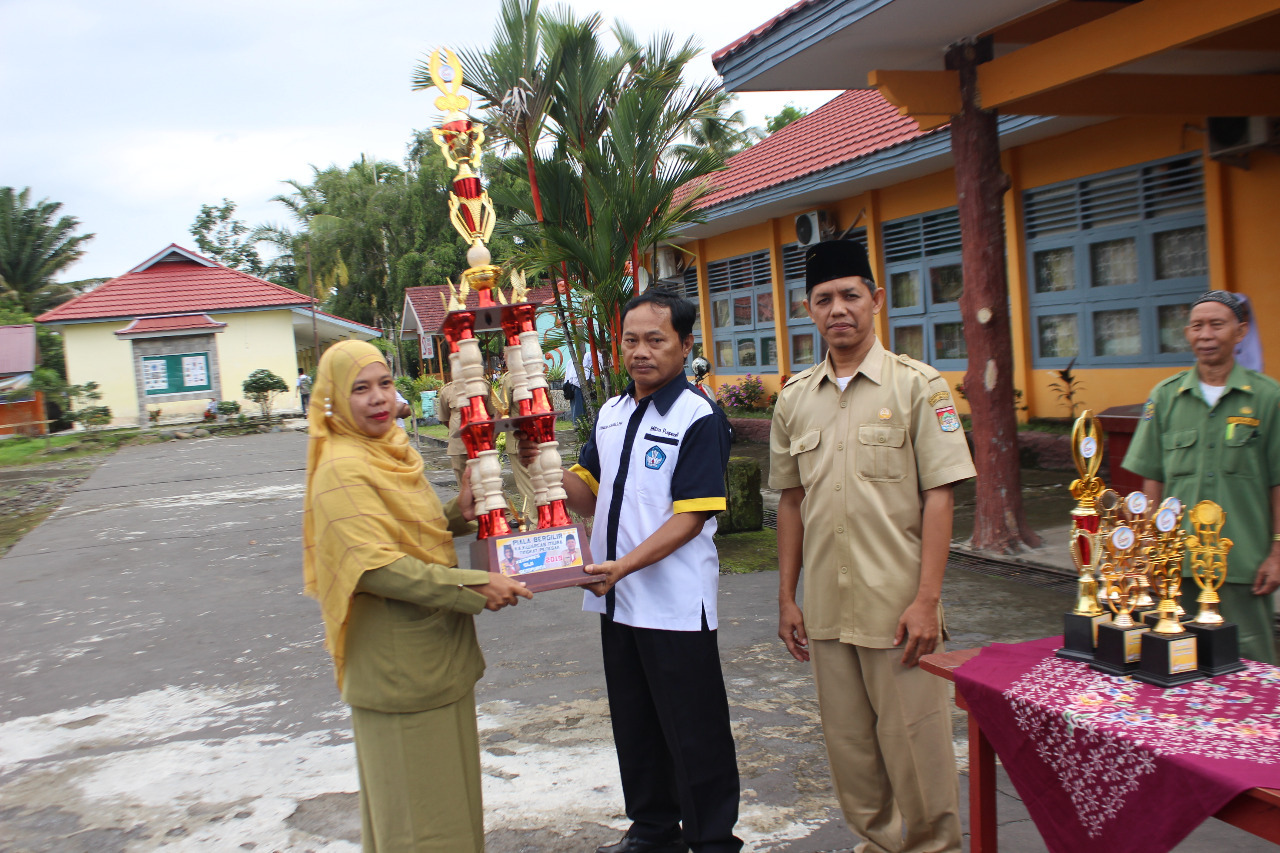Kapak Team SMK Negeri 3 Lubuklinggau Berhasil Membawa Pulang Piala Bergilir Kwarcab Tingkat Penegak yang diadakan di Jayaloka Kab. Musirawas